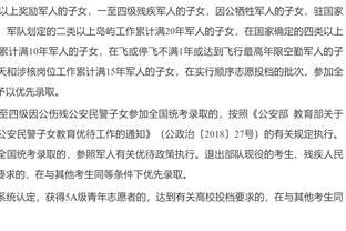 疯狂庆祝夺冠？曼联众将派对狂欢，霍伊伦狂饮香槟小麦醉眼朦胧